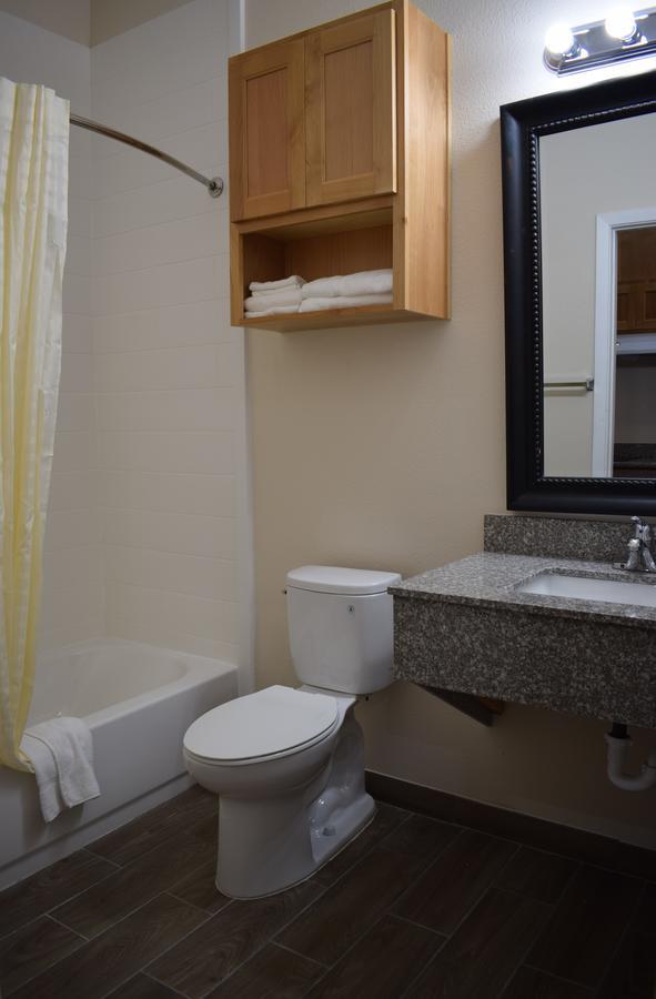 Texas Bungalows Hotel & Suites Остин Экстерьер фото