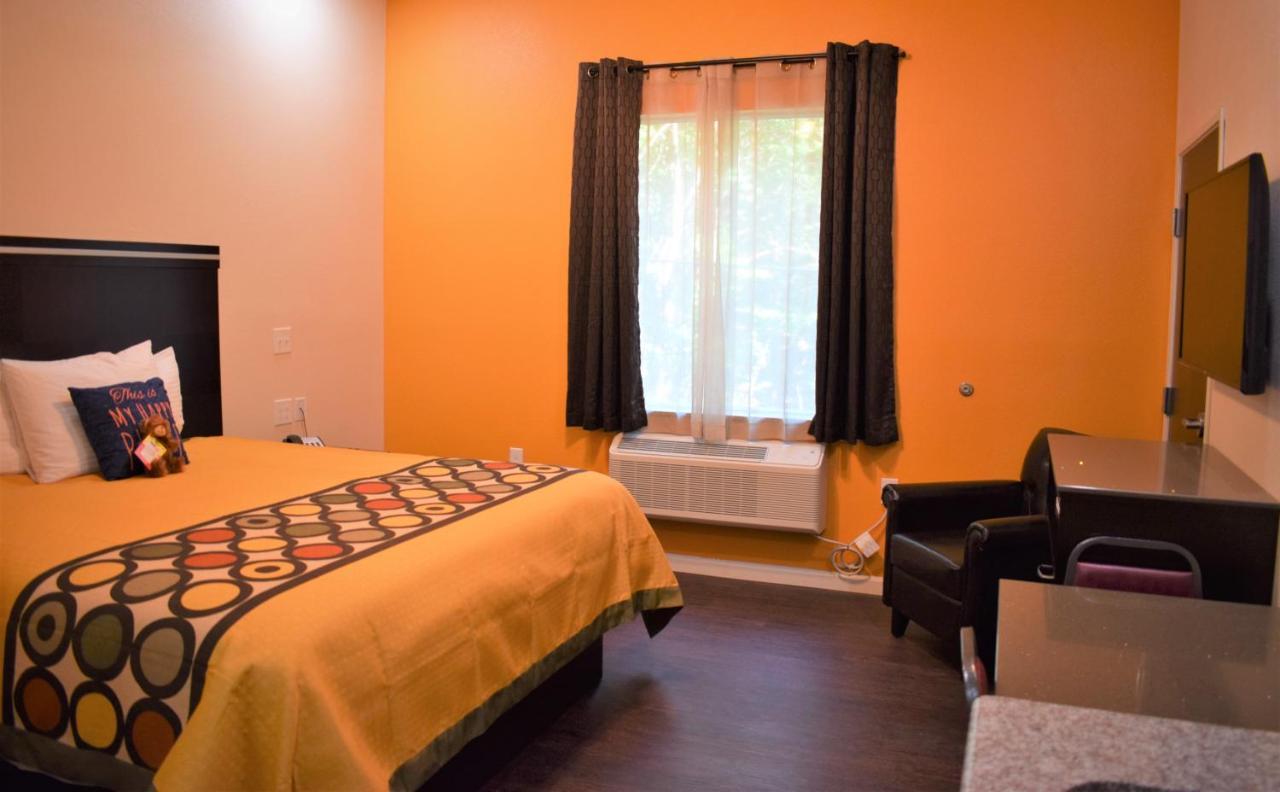 Texas Bungalows Hotel & Suites Остин Экстерьер фото